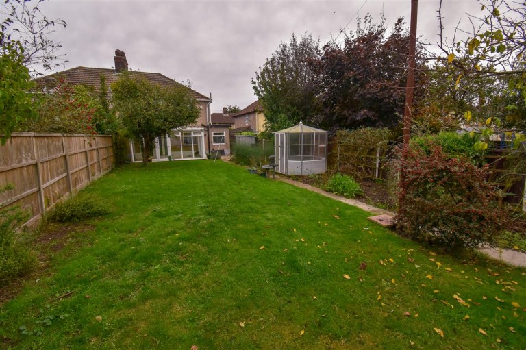 View Full Details for Lytton Road, Chadwell St.Mary