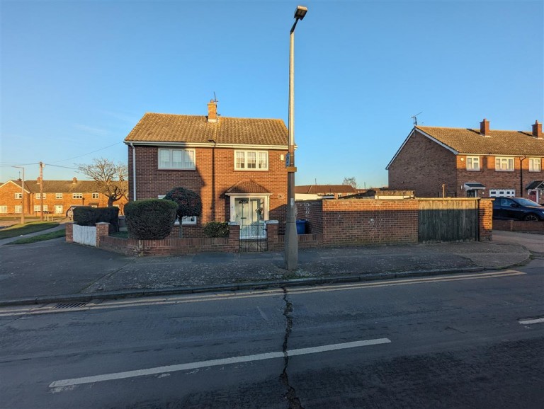 View Full Details for Halton Road, Chadwell St.Mary