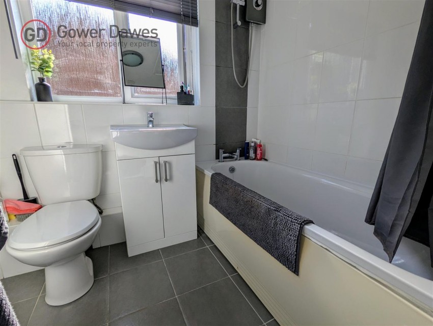 Images for Lower Crescent, Linford